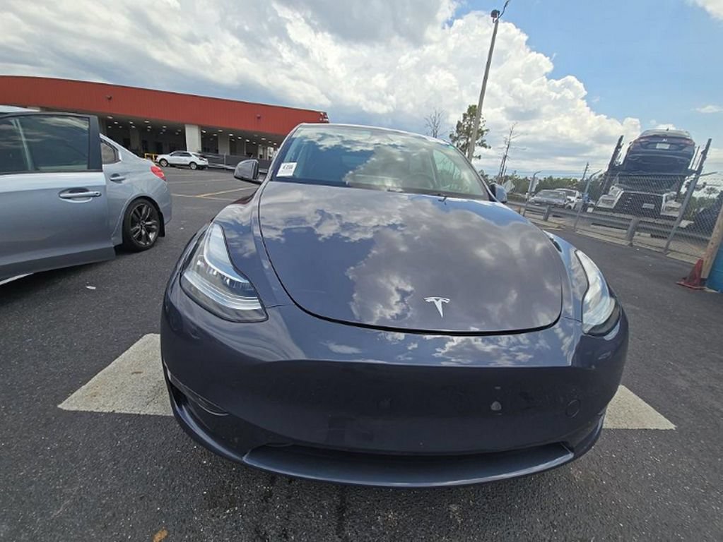 Used 2023 Tesla Model Y AWD image 2
