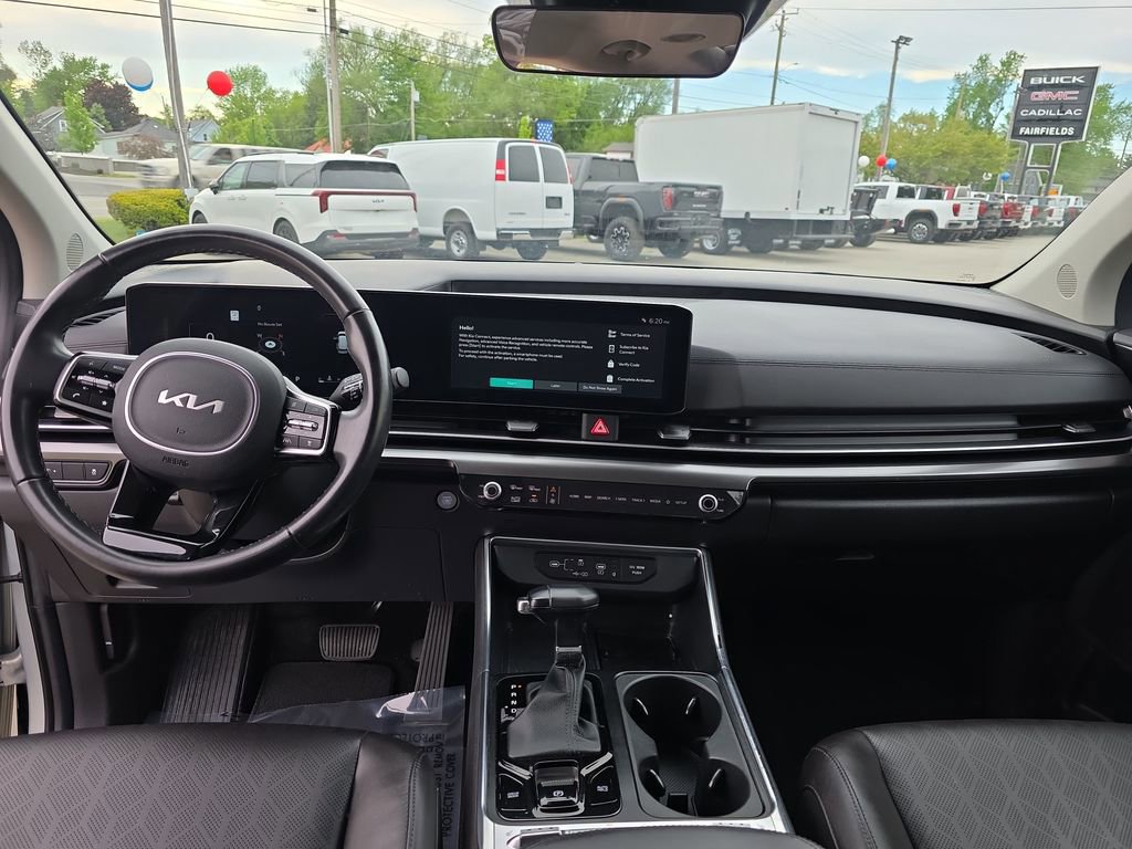 Used 2025 Kia Carnival SX w/ SX Dark Edition Package FWD image 12