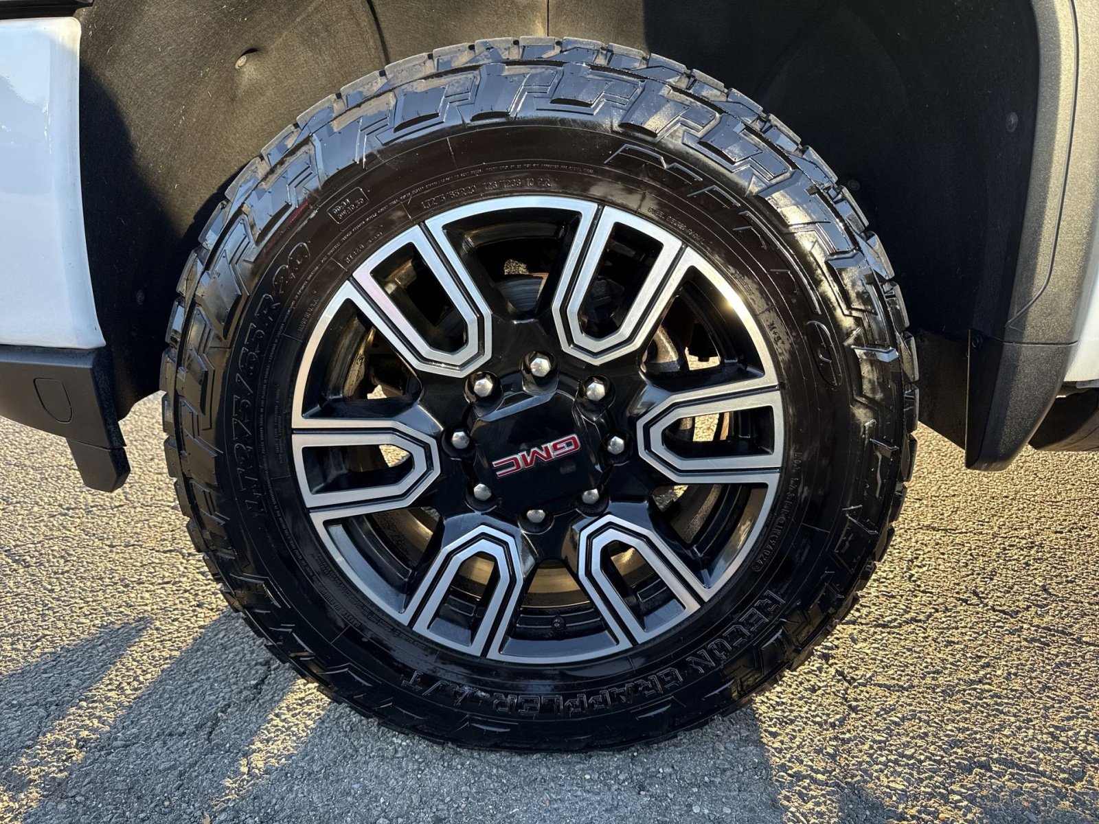 Used 2023 GMC Sierra 2500 AT4 w/ AT4 Premium Plus Package image 12