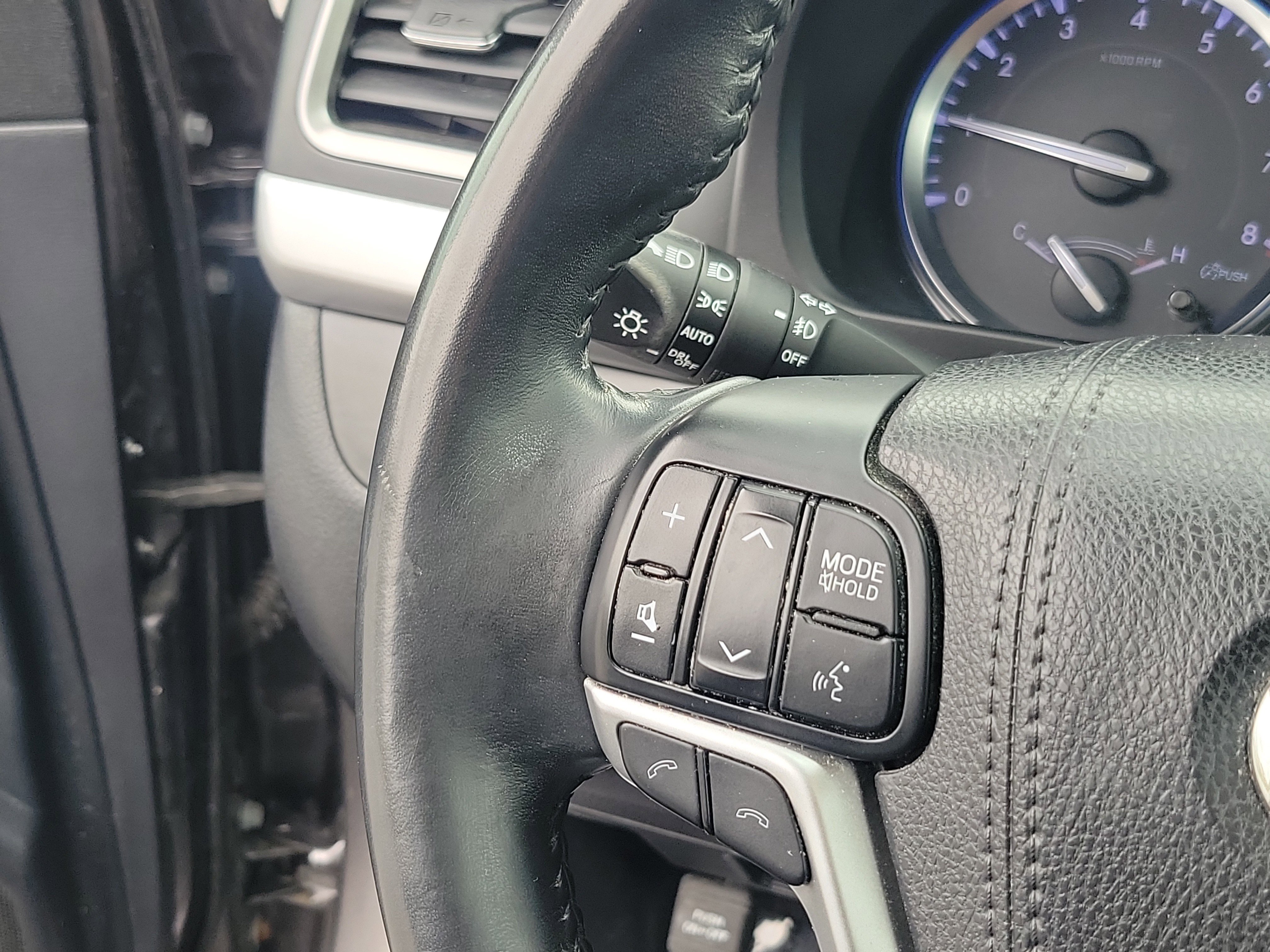 Certified 2018 Toyota Highlander SE AWD/4WD image 24