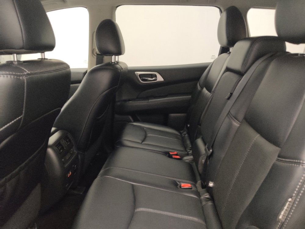 Used 2019 Nissan Pathfinder Platinum FWD image 18