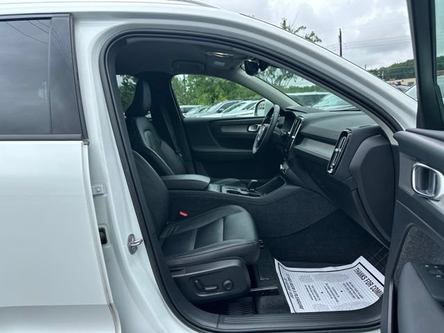Used 2023 Volvo XC40 B4 Core w/ Convenience Package FWD image 15