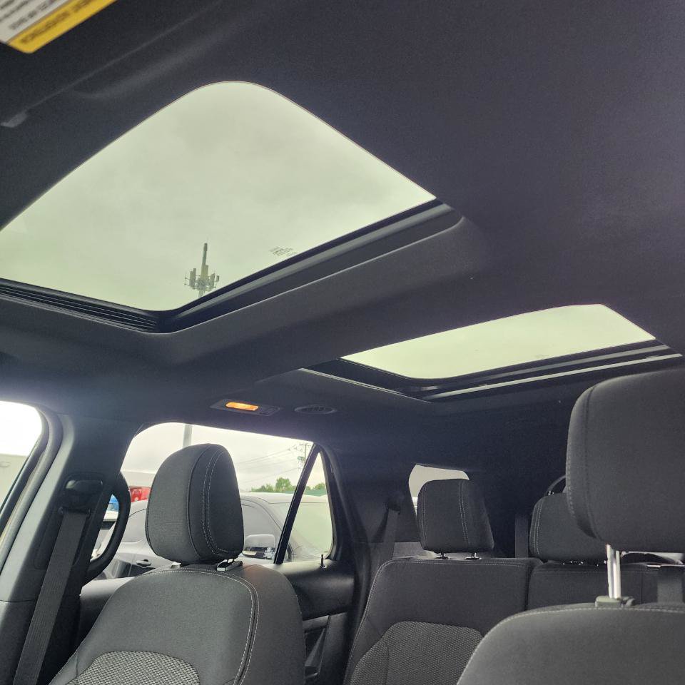 Used 2018 Ford Explorer XLT w/ Equipment Group 201A AWD/4WD image 7