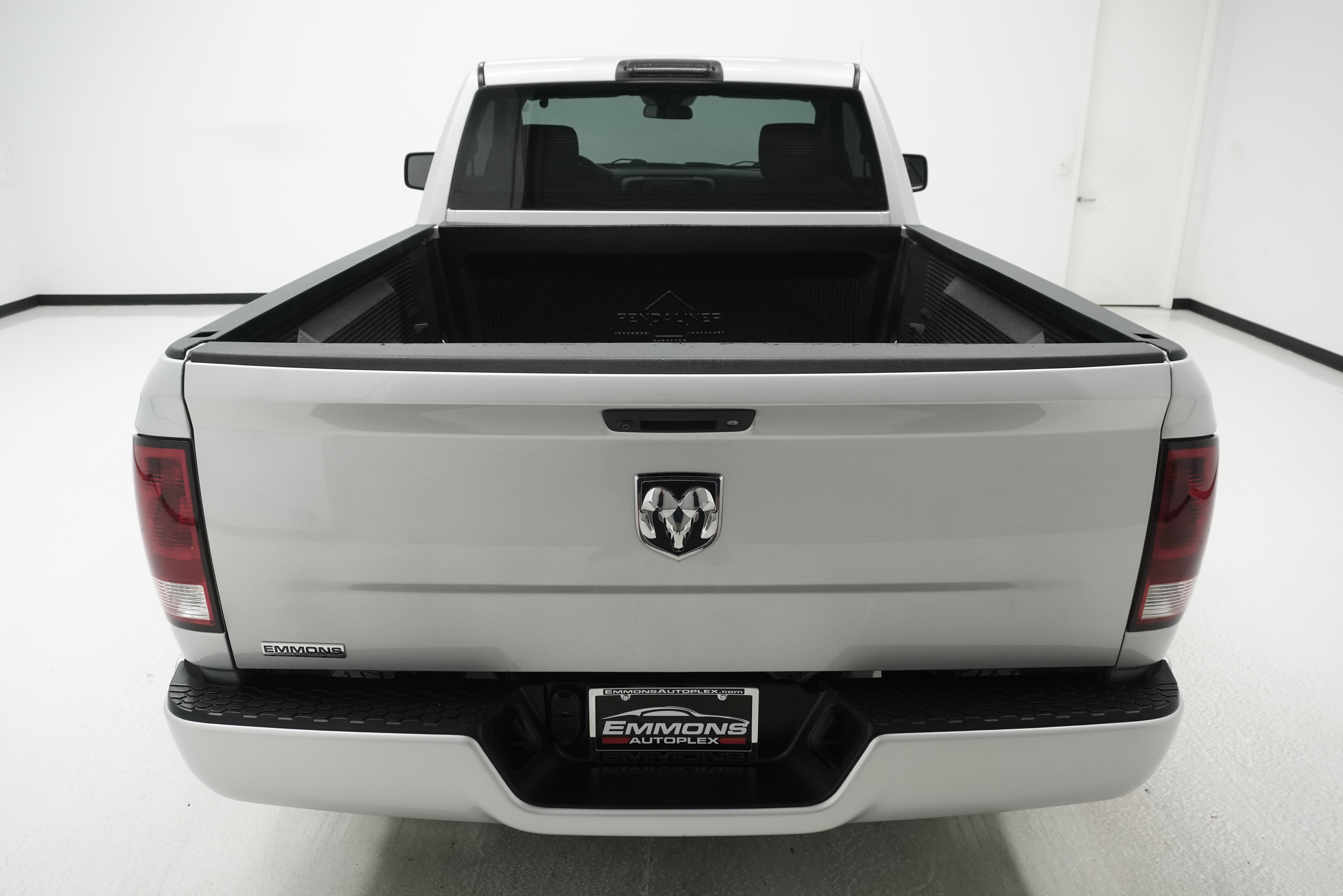 Used 2017 RAM 1500 Express RWD image 5
