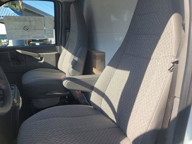 New 2024 Chevrolet Express 4500 Extended w/ Power Convenience Package RWD image 17