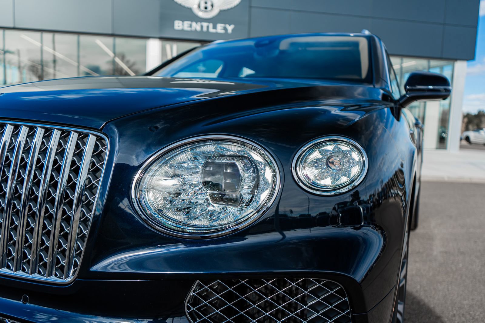 Used 2025 Bentley Bentayga image 19