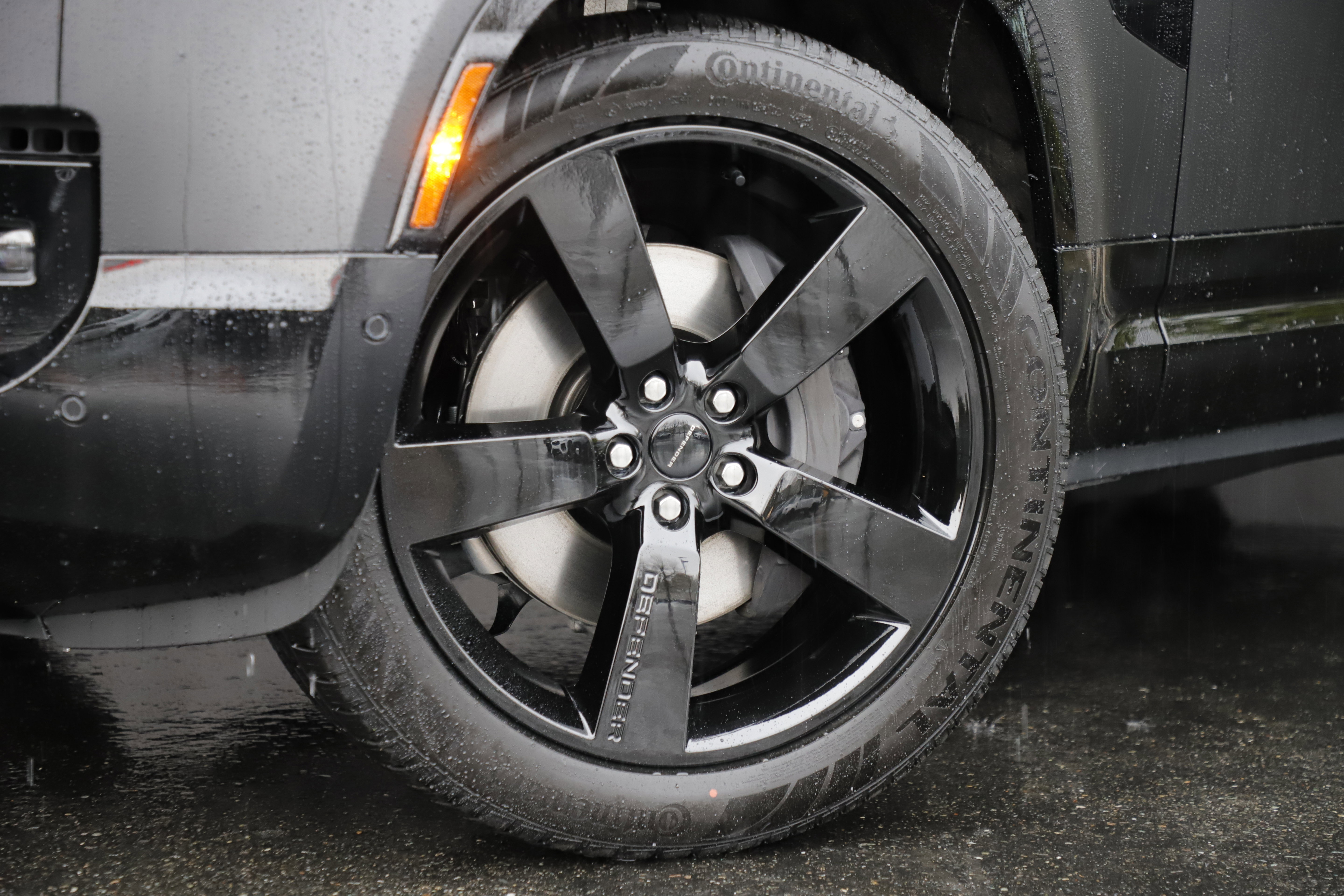 New 2026 Land Rover Defender 110 X-Dynamic SE image 2