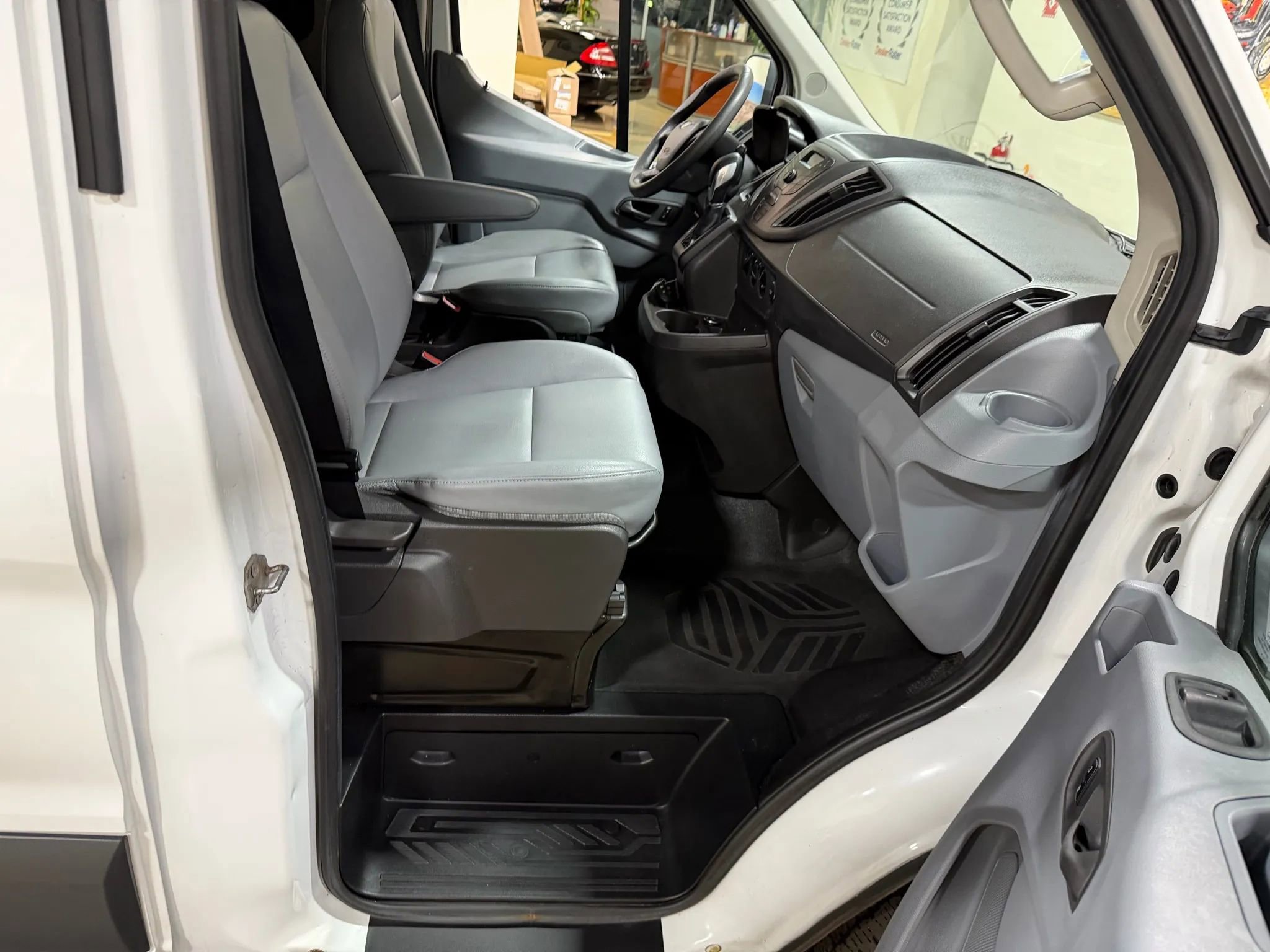 Used 2015 Ford Transit 250 148 Medium Roof RWD image 30