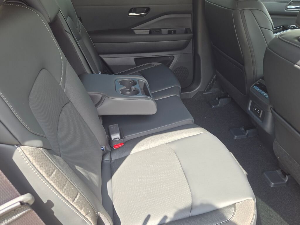 New 2026 Nissan Pathfinder SL AWD/4WD image 9