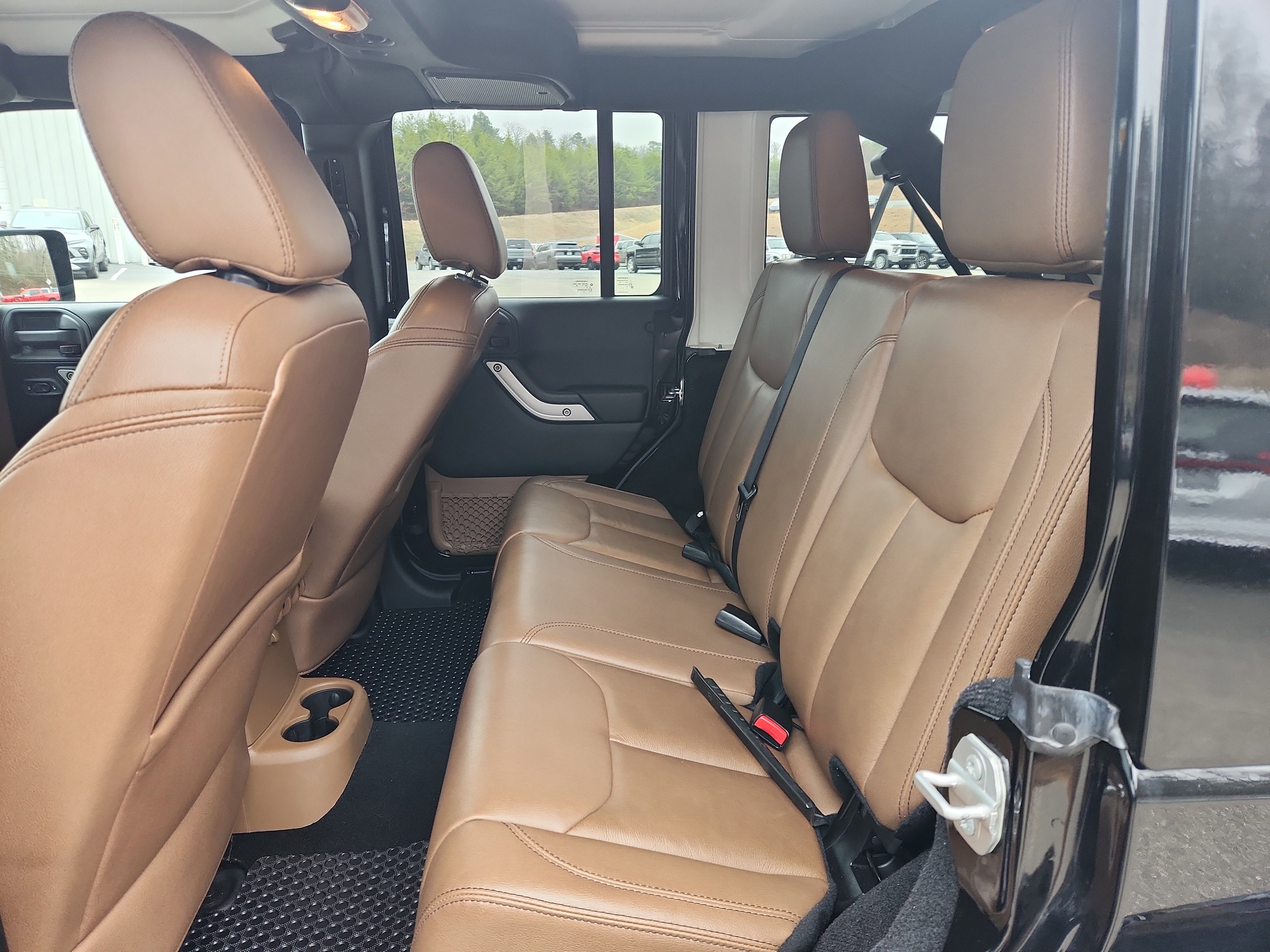 Used 2016 Jeep Wrangler Unlimited Sahara w/ Connectivity Group image 29