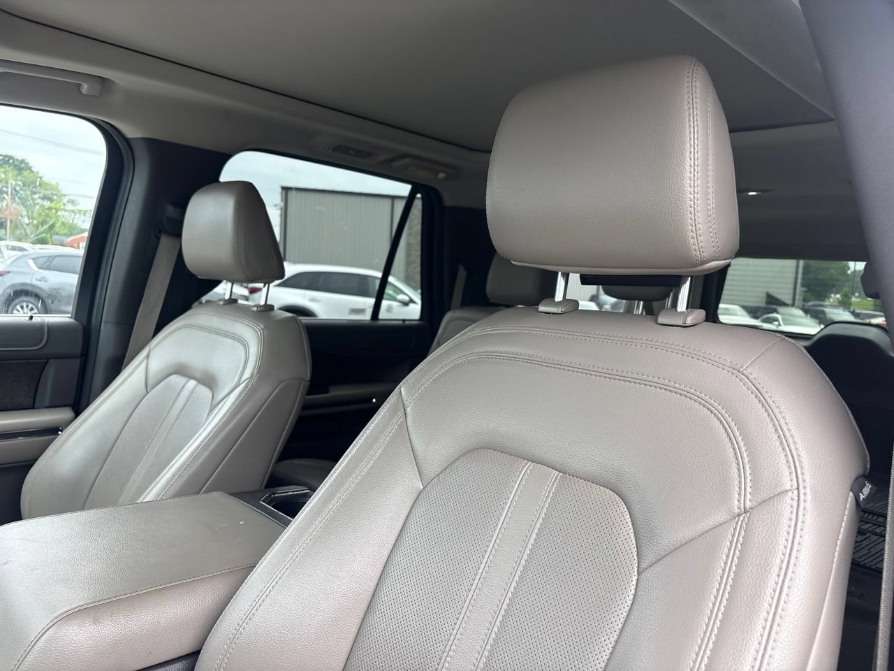 Used 2021 Ford Expedition Max Limited AWD/4WD image 3