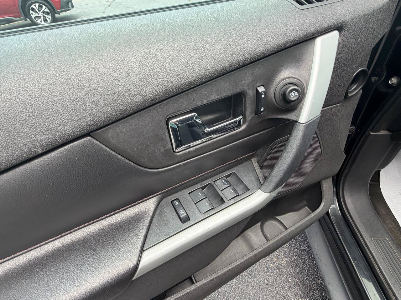 Used 2013 Ford Edge SEL FWD image 19
