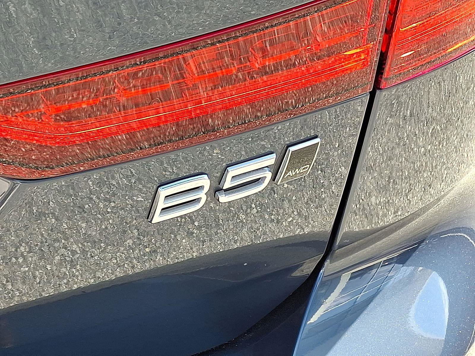 Certified 2023 Volvo V60 B5 Cross Country Plus image 32