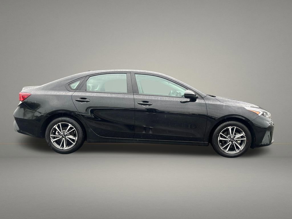 Used 2022 Kia Forte LXS FWD image 6