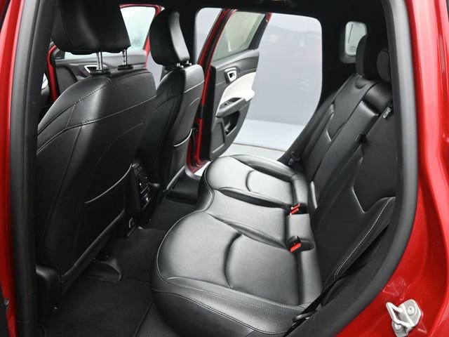 Used 2025 Jeep Compass Limited image 13