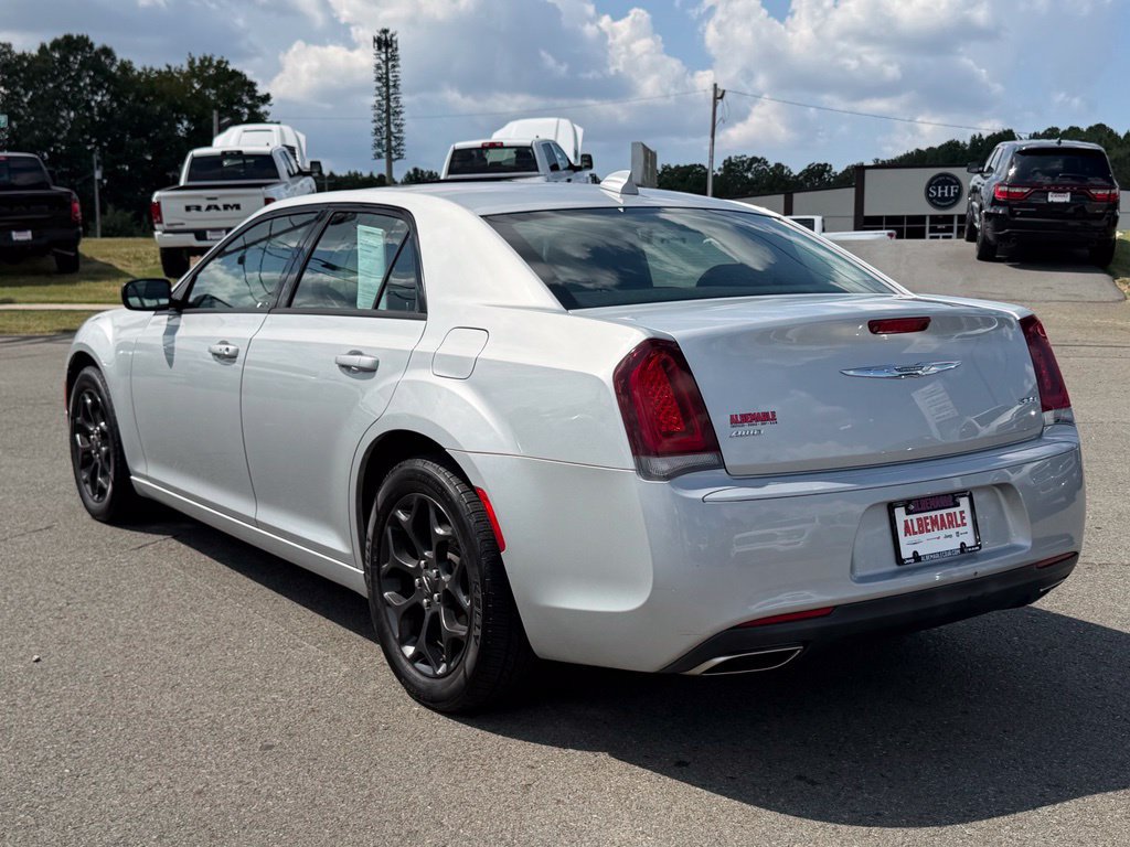 Used 2019 Chrysler 300 Touring w/ Sport Appearance Package AWD/4WD image 6