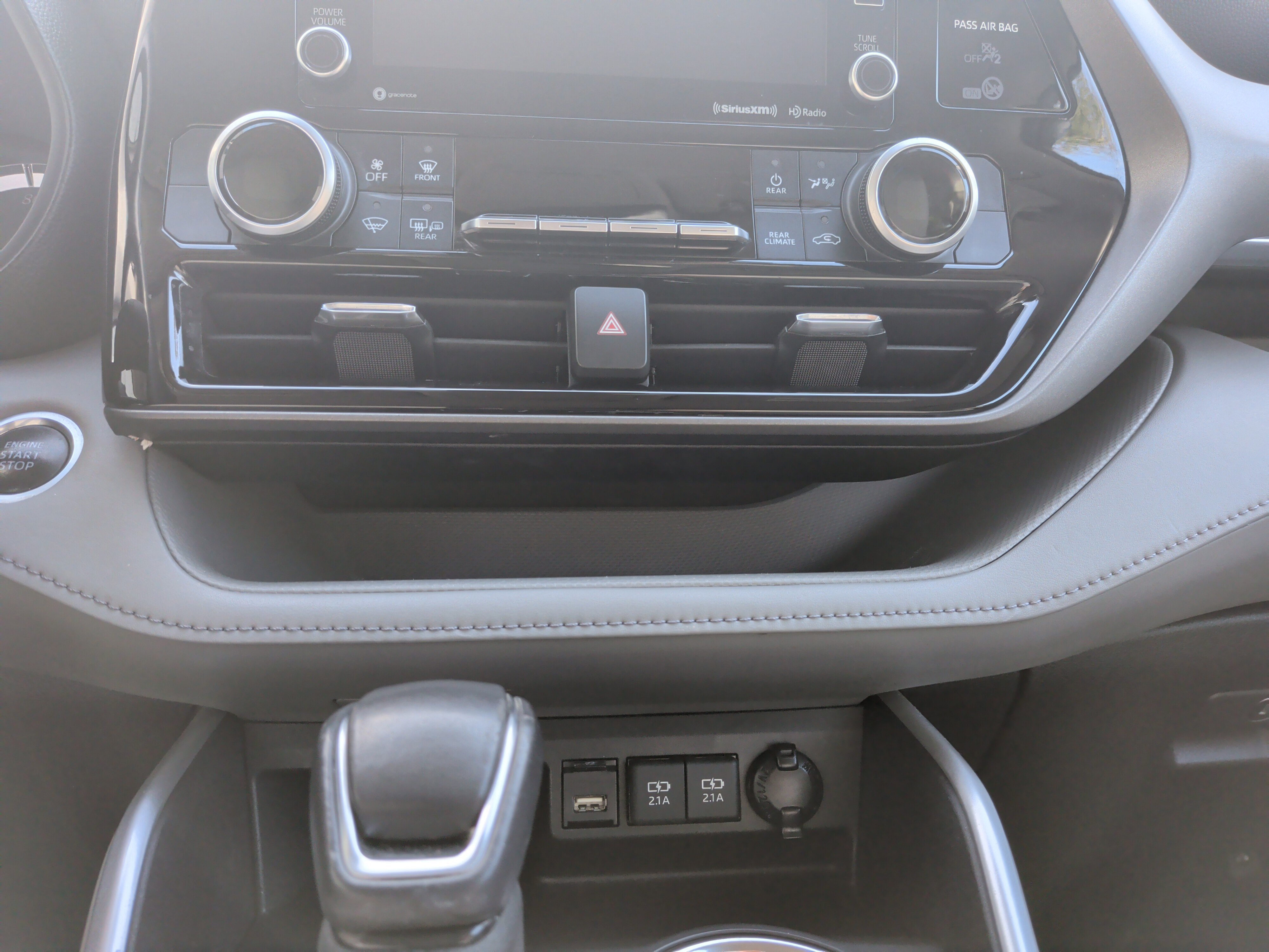 Used 2021 Toyota Highlander LE image 27