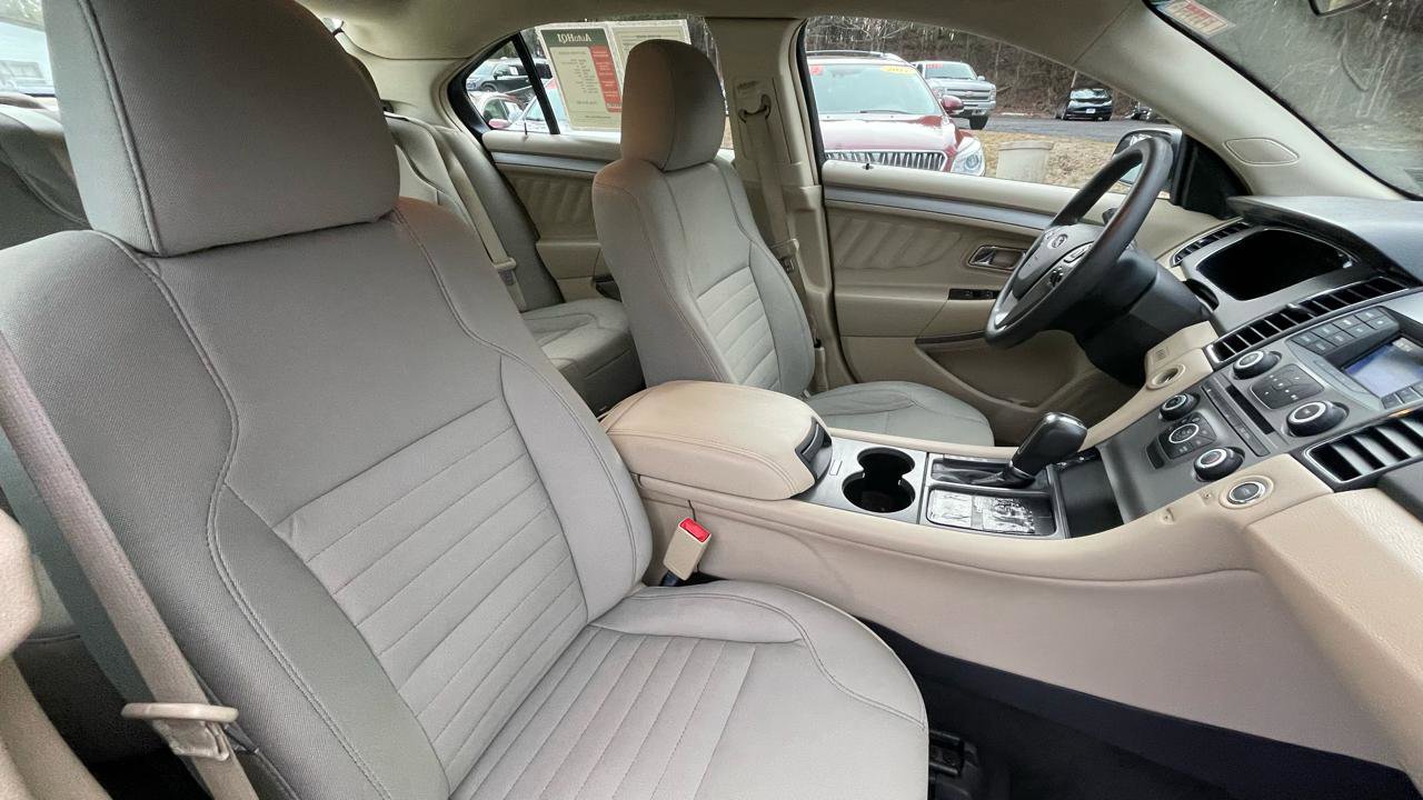 Used 2017 Ford Taurus SE image 29