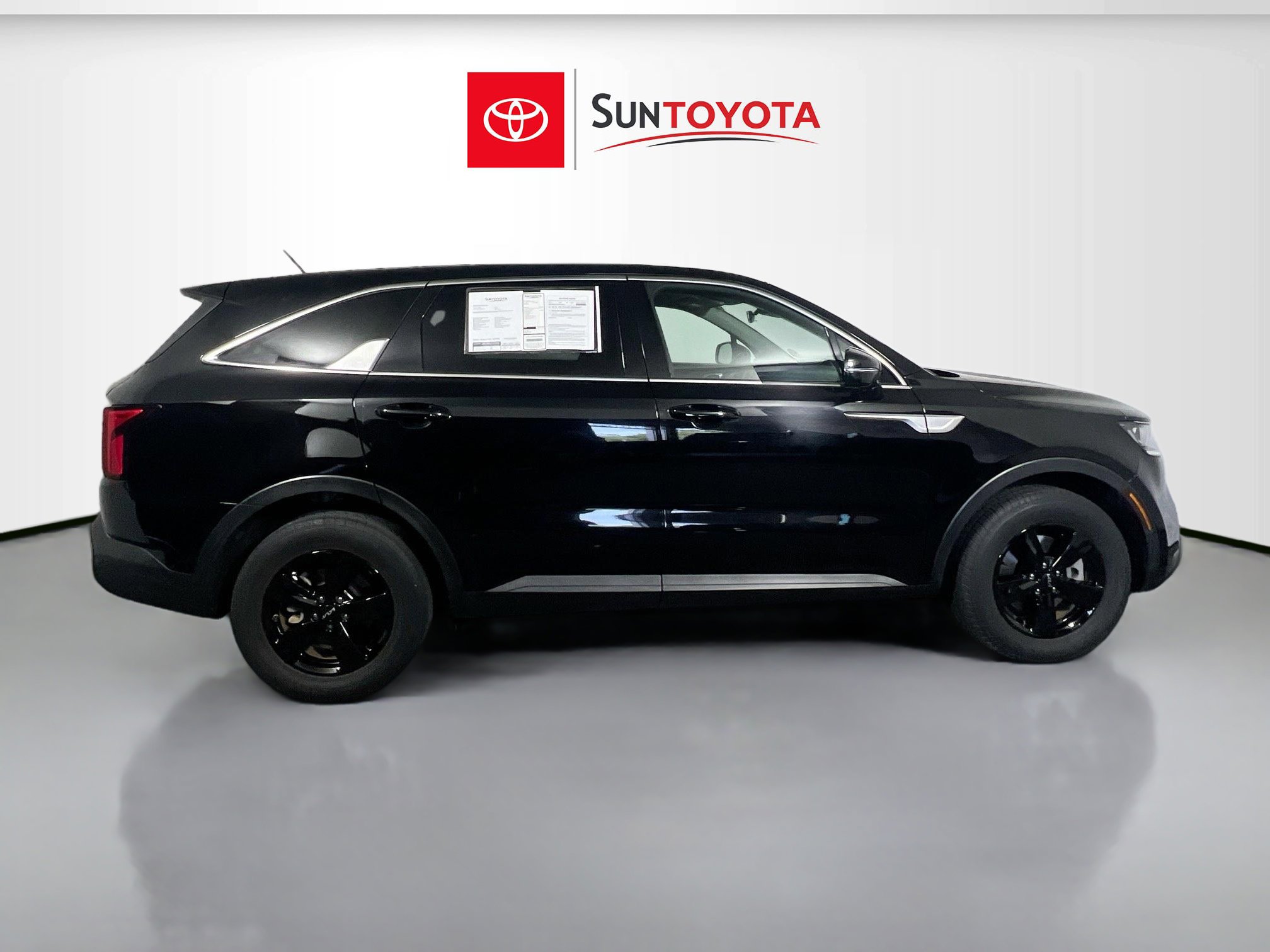 Used 2023 Kia Sorento LX FWD image 2
