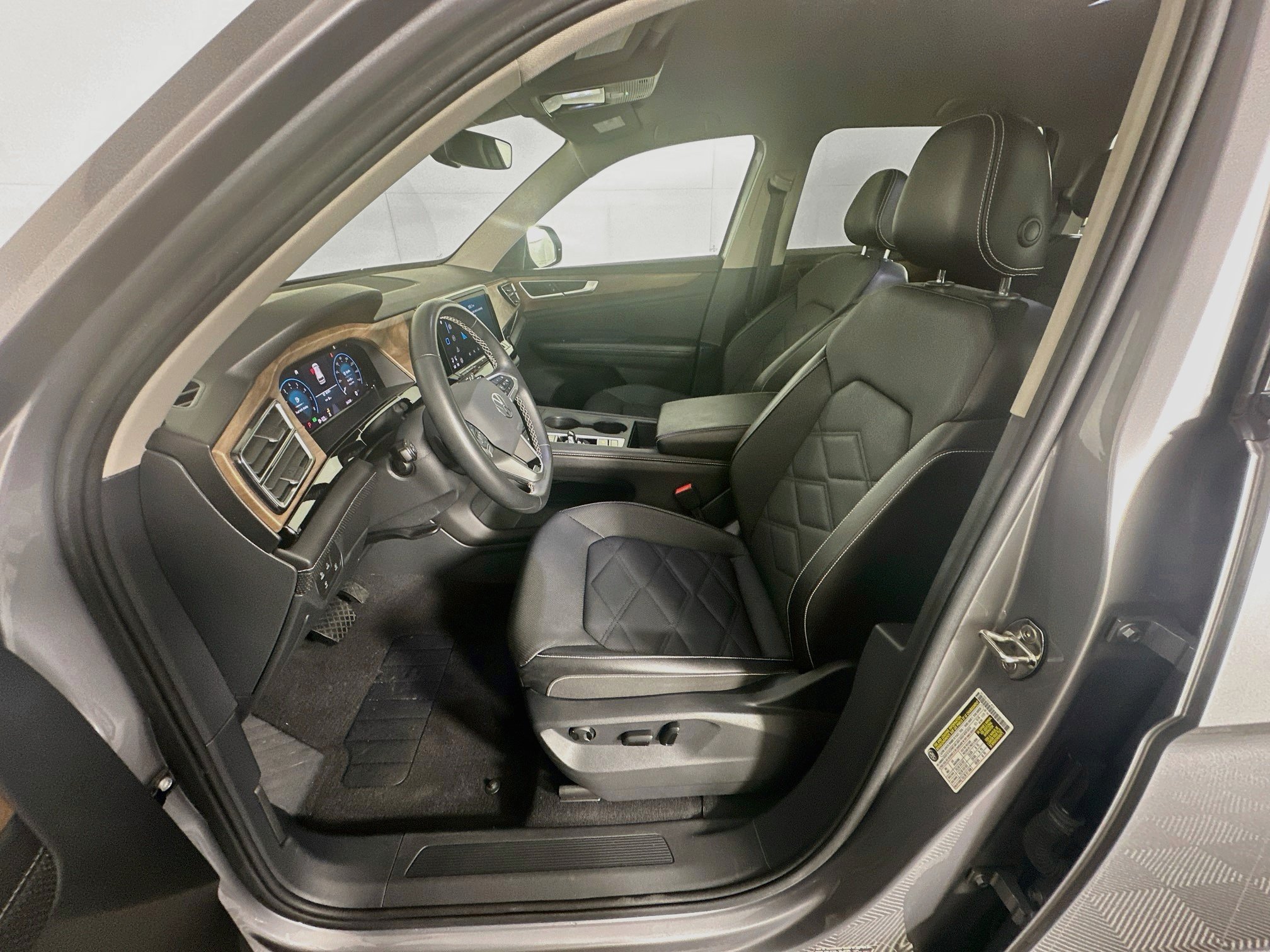 Used 2024 Volkswagen Atlas SE FWD image 13