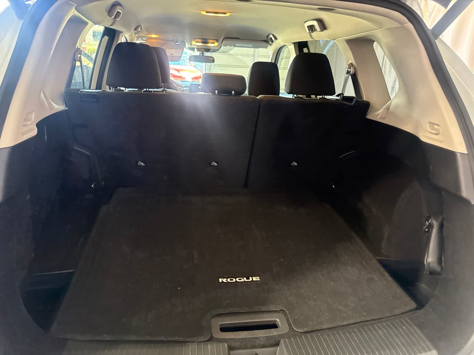 Used 2024 Nissan Rogue SV FWD image 14