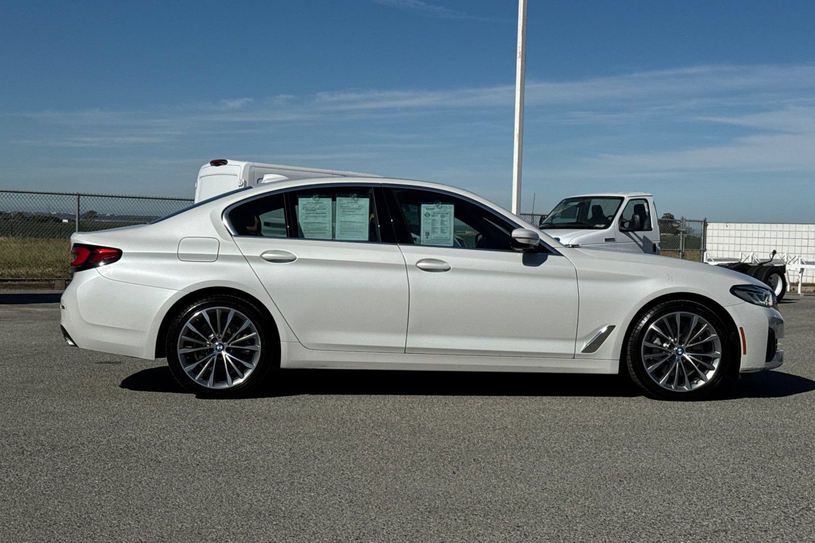 Used 2023 BMW 530i w/ Convenience Package RWD image 3