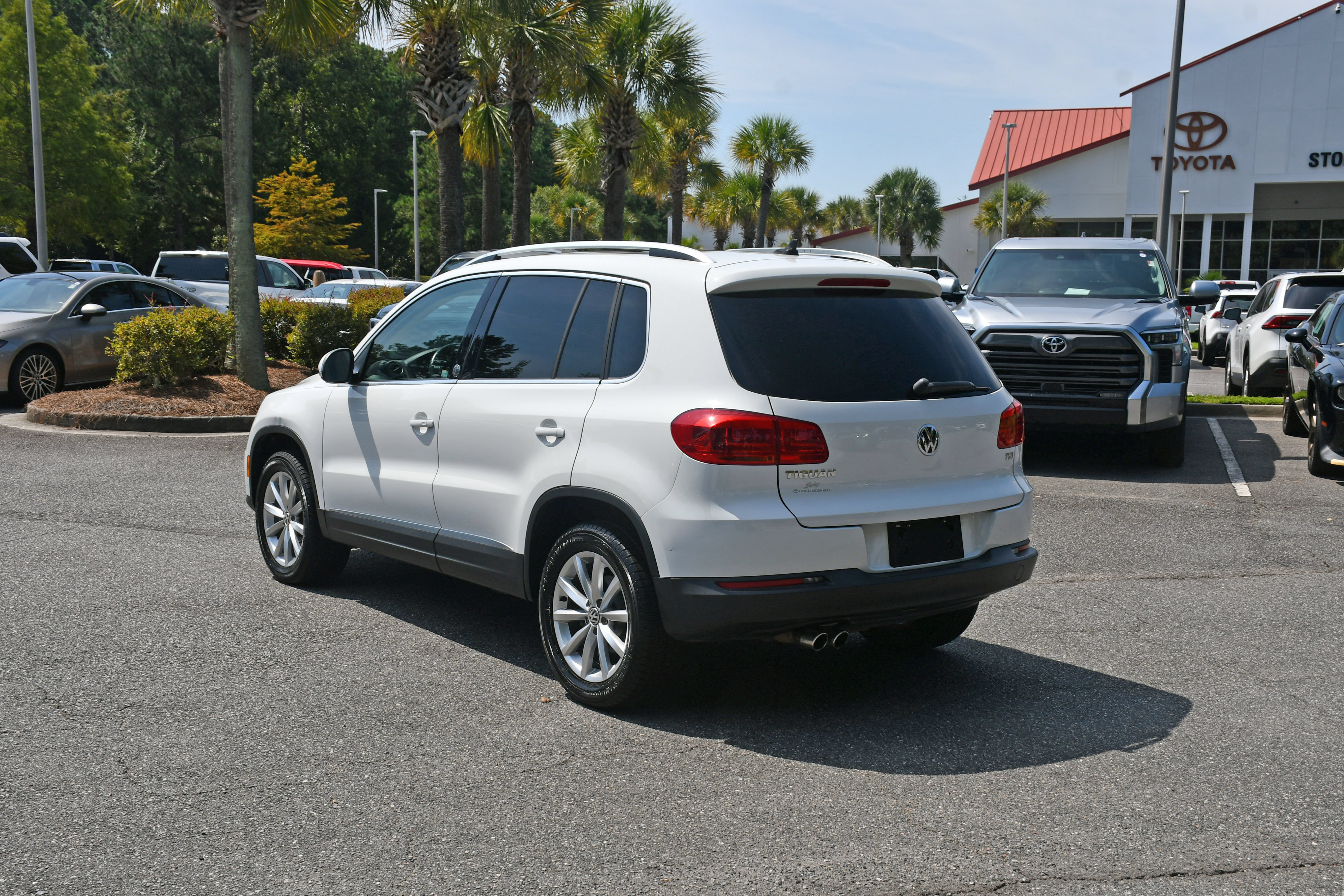 Used 2017 Volkswagen Tiguan Wolfsburg Edition FWD image 3