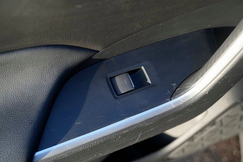 Used 2022 Toyota RAV4 XLE Premium image 25