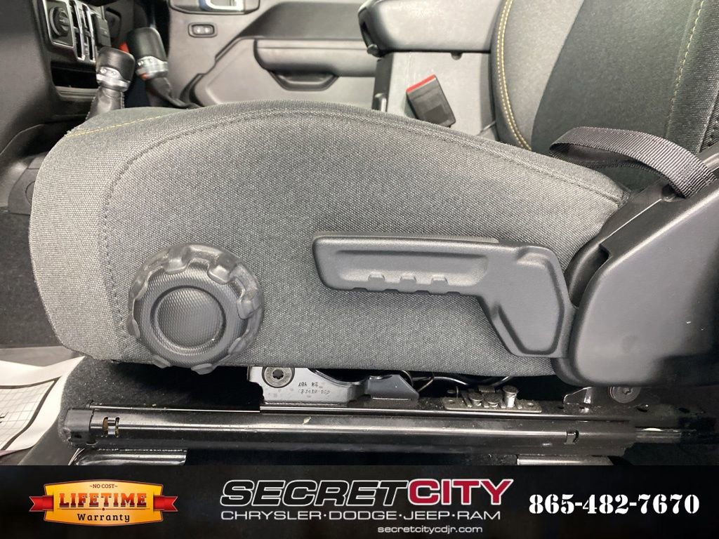 Used 2024 Jeep Gladiator Sport image 13