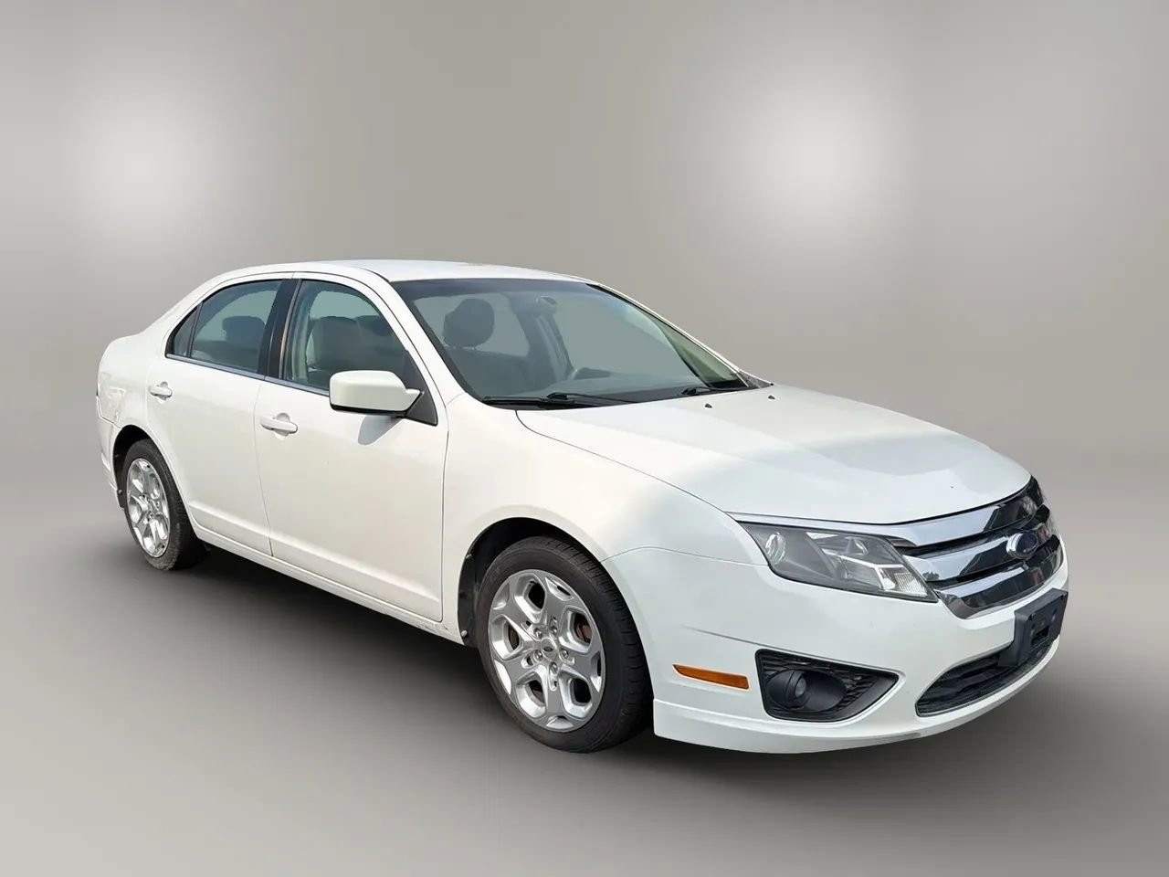 Used 2010 Ford Fusion SE FWD image 3
