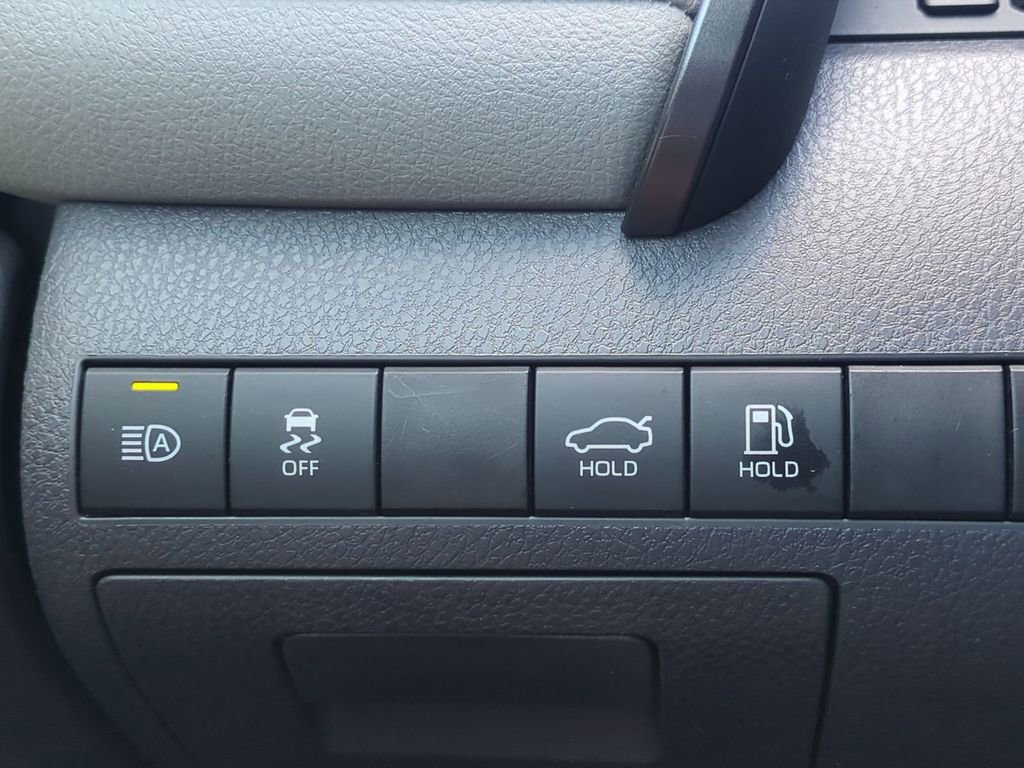 Used 2019 Toyota Camry SE w/ Convenience Package FWD image 25