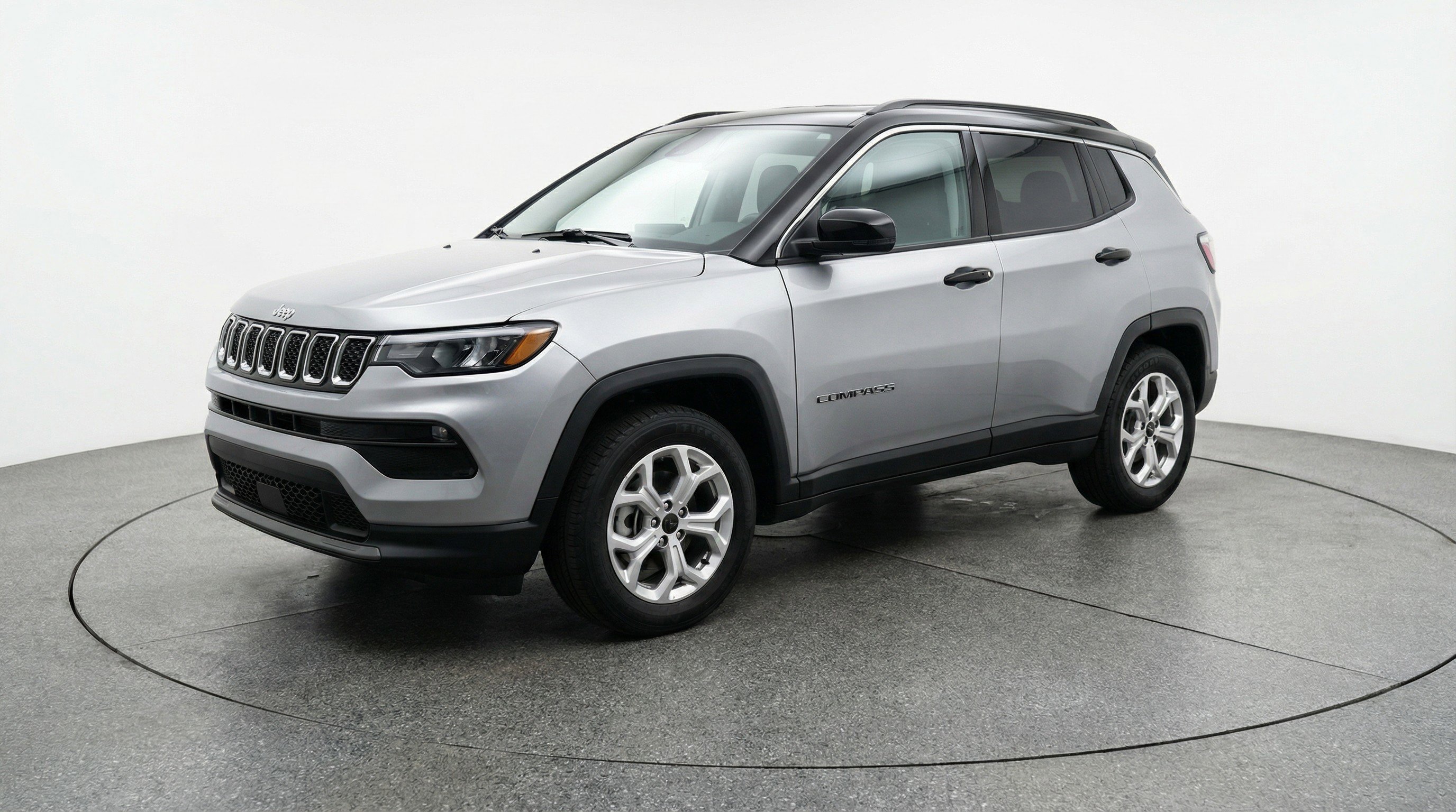 Used 2025 Jeep Compass Latitude image 3