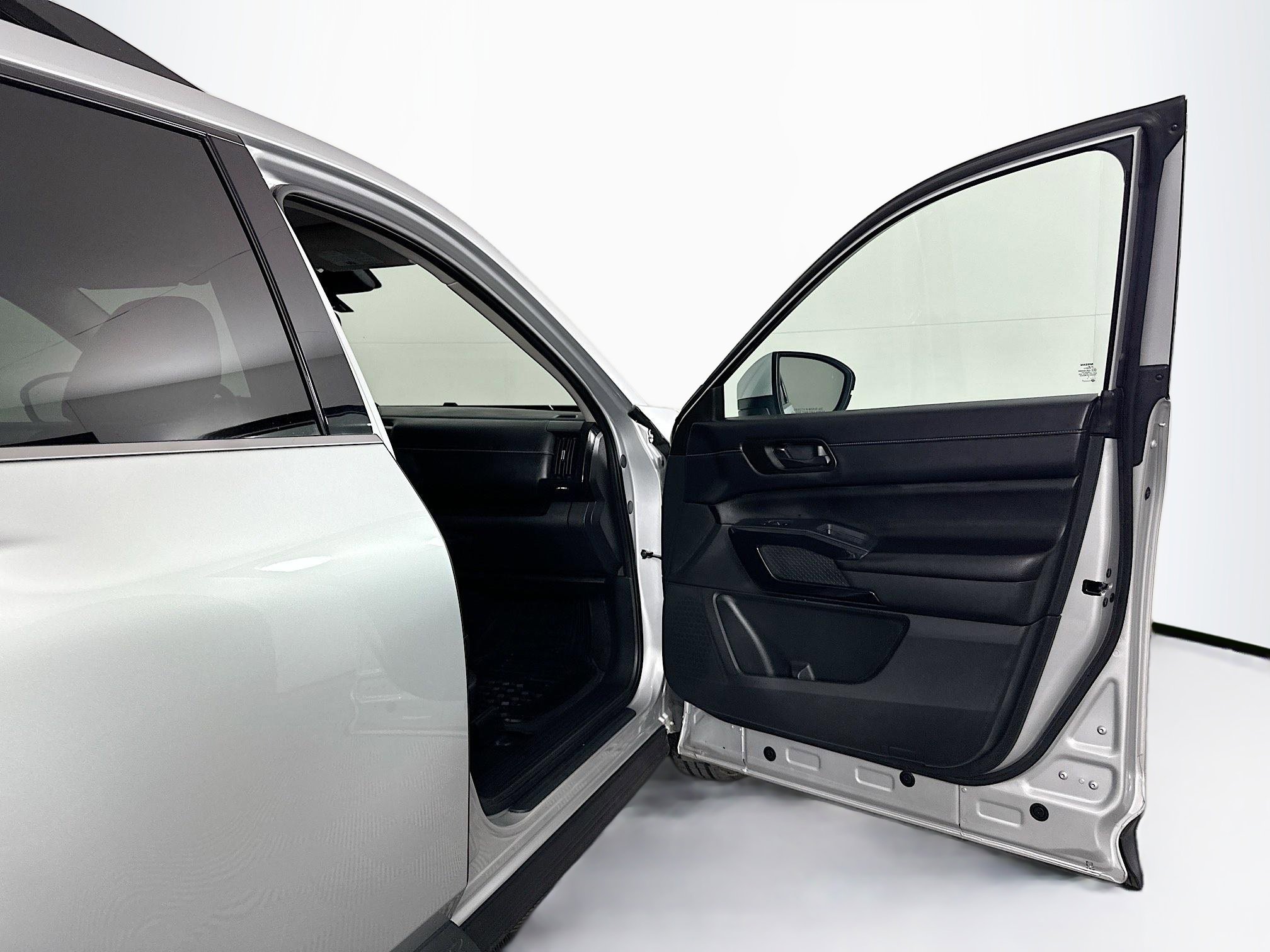 Used 2024 Nissan Pathfinder SV image 32