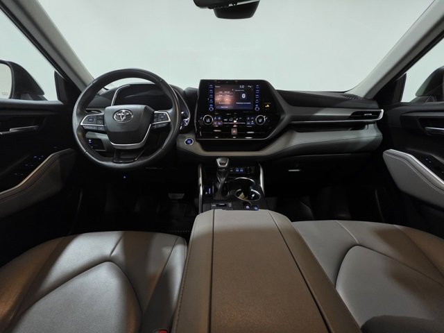 Used 2022 Toyota Highlander XLE image 14