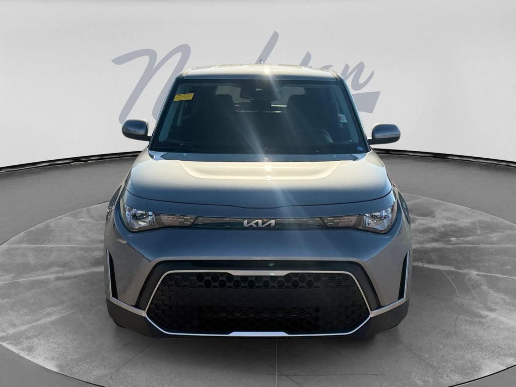 Used 2025 Kia Soul LX w/ LX Technology Package FWD image 2