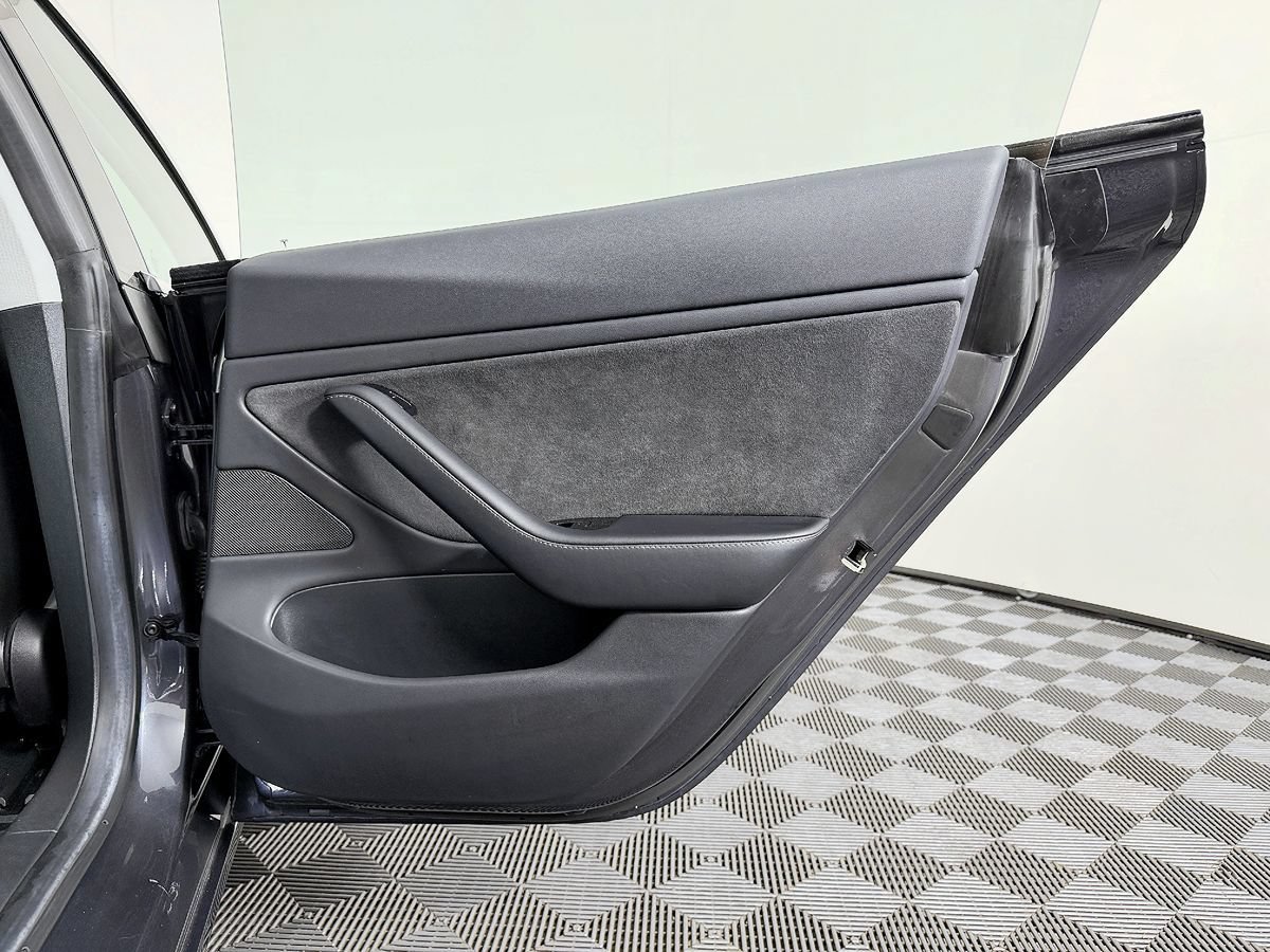 Used 2018 Tesla Model 3 Long Range RWD image 37