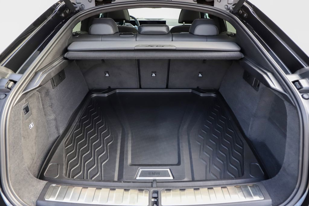 Used 2024 BMW X6 xDrive40i w/ Executive Package image 13