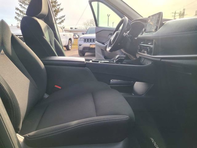 Used 2023 Nissan Rogue S image 16