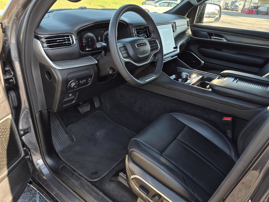 Used 2024 Jeep Wagoneer Series II w/ Flexible Seating Group AWD/4WD image 11