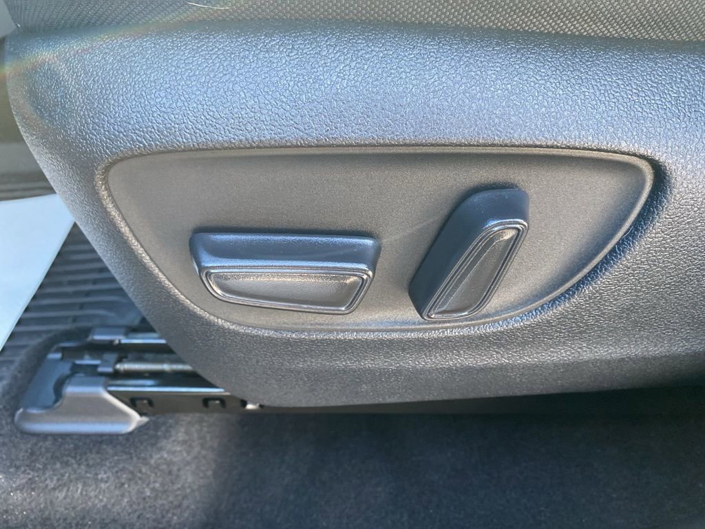 Used 2023 Toyota Highlander LE image 25