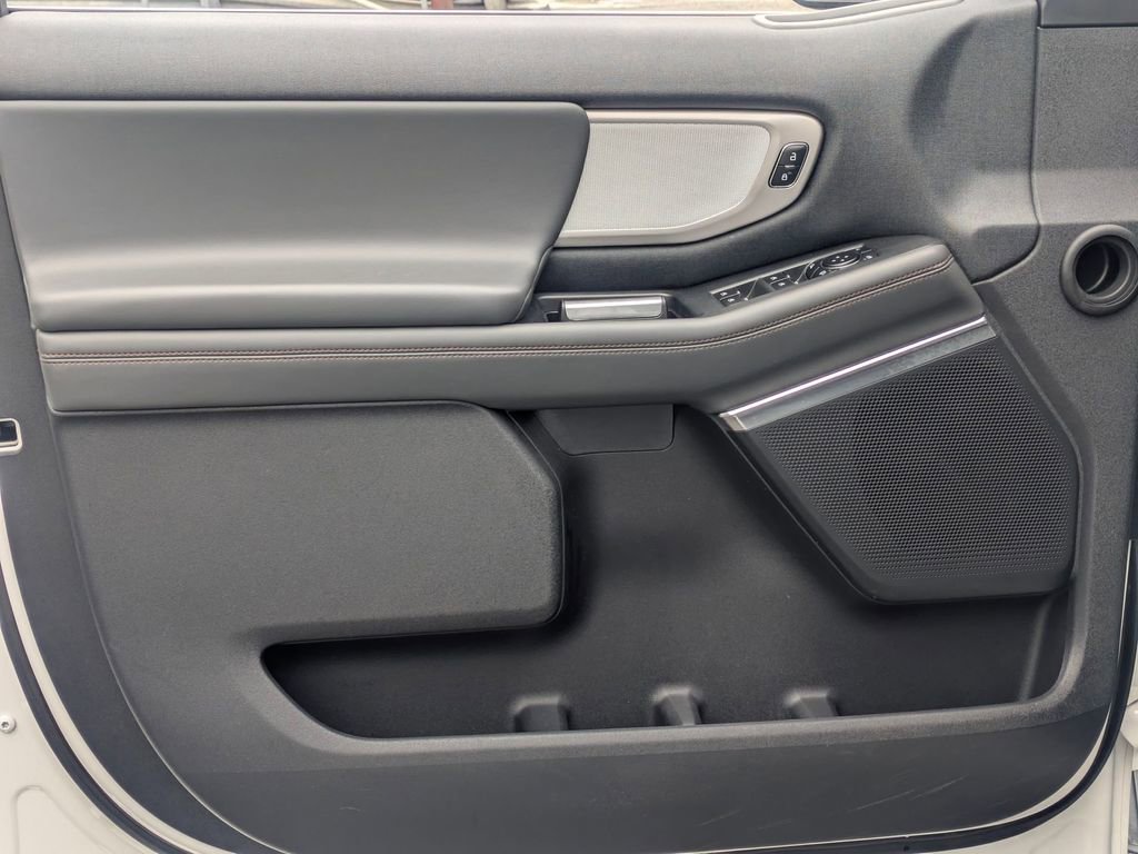 Used 2025 Ford Expedition Active image 13