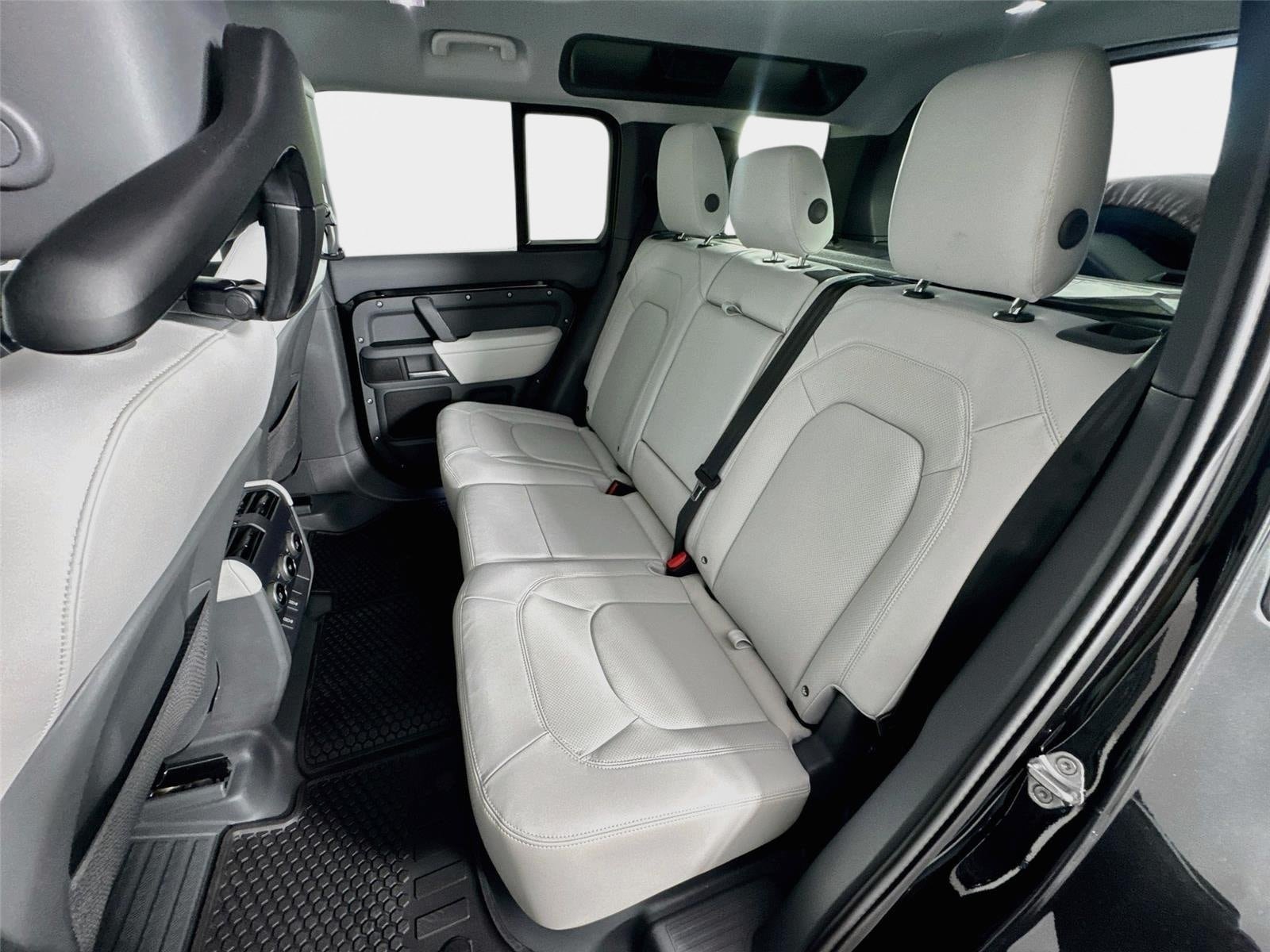 New 2026 Land Rover Defender 110 X-Dynamic SE AWD/4WD image 24