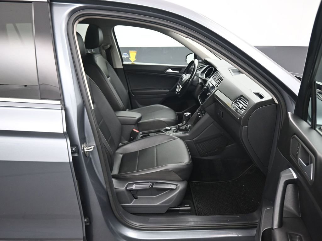 Used 2019 Volkswagen Tiguan SE AWD/4WD image 52
