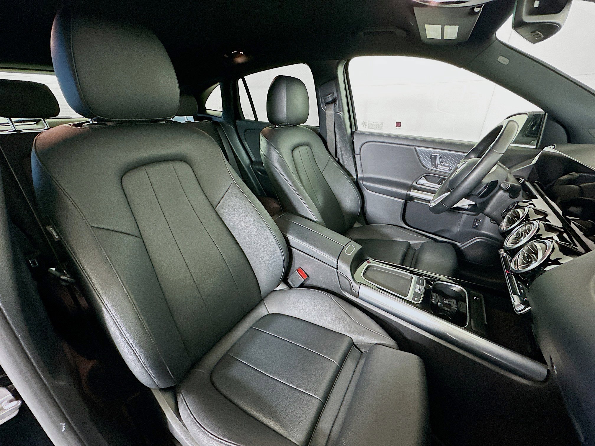Used 2025 Mercedes-Benz GLA 250 image 31