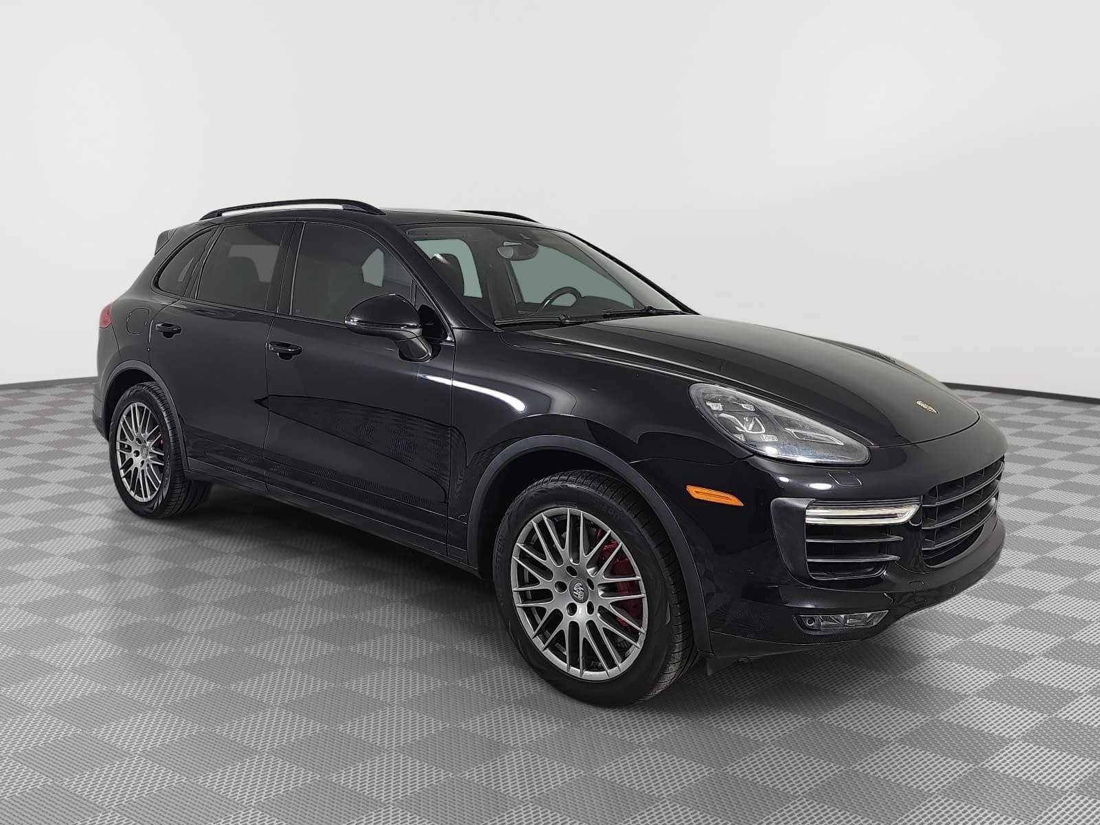 Used 2015 Porsche Cayenne Turbo AWD/4WD image 2