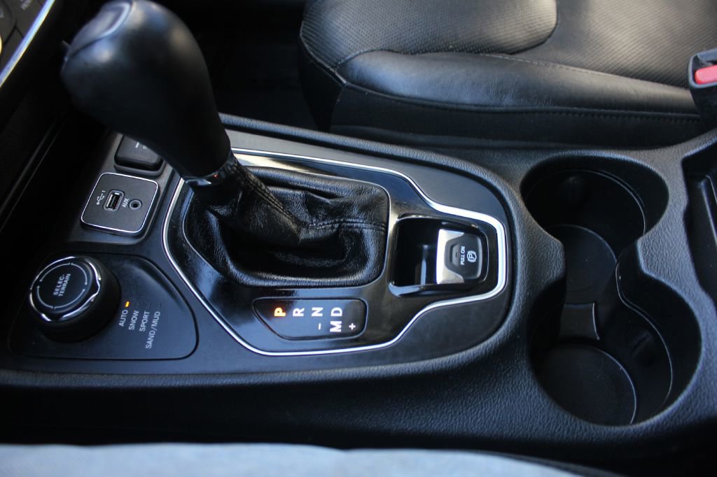 Used 2019 Jeep Cherokee Limited image 21