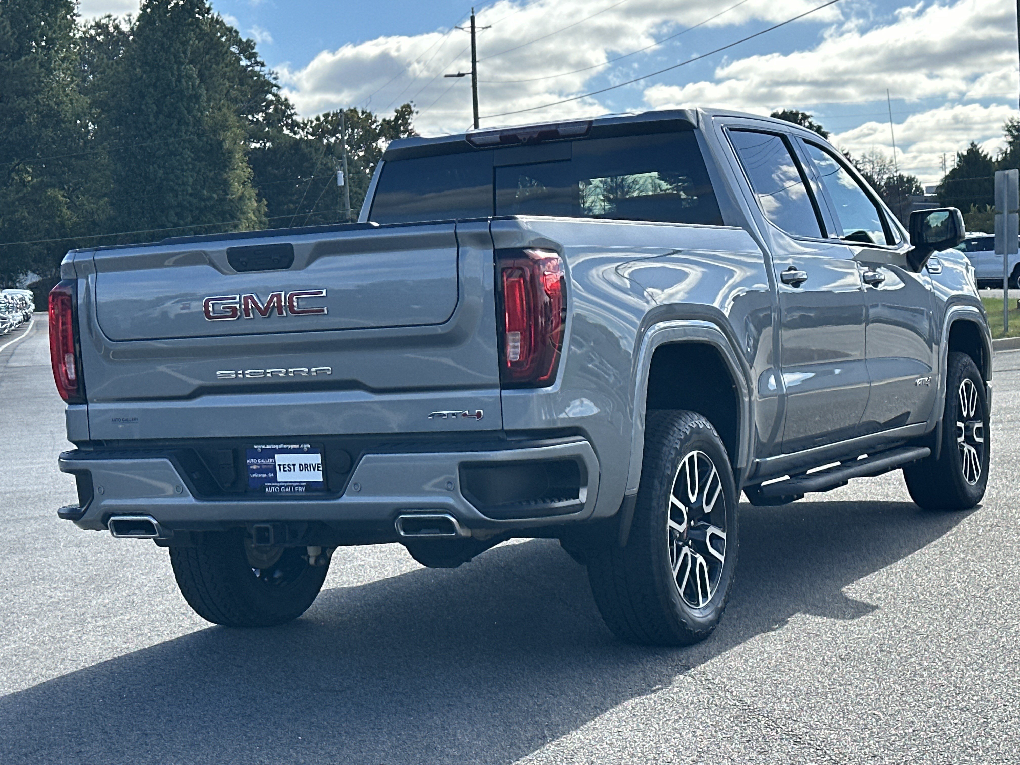 Used 2025 GMC Sierra 1500 AT4 w/ Technology Package AWD/4WD image 6