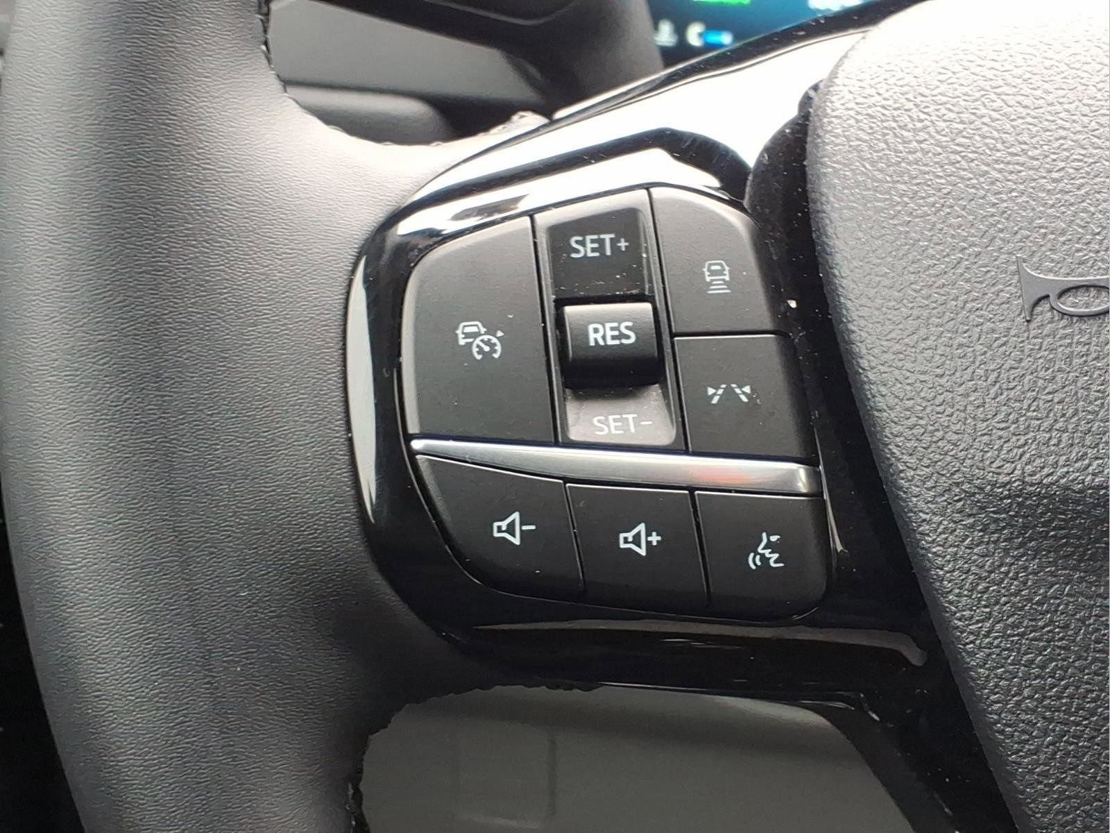 Used 2024 Ford Escape SE w/ PHEV Premium Package image 17