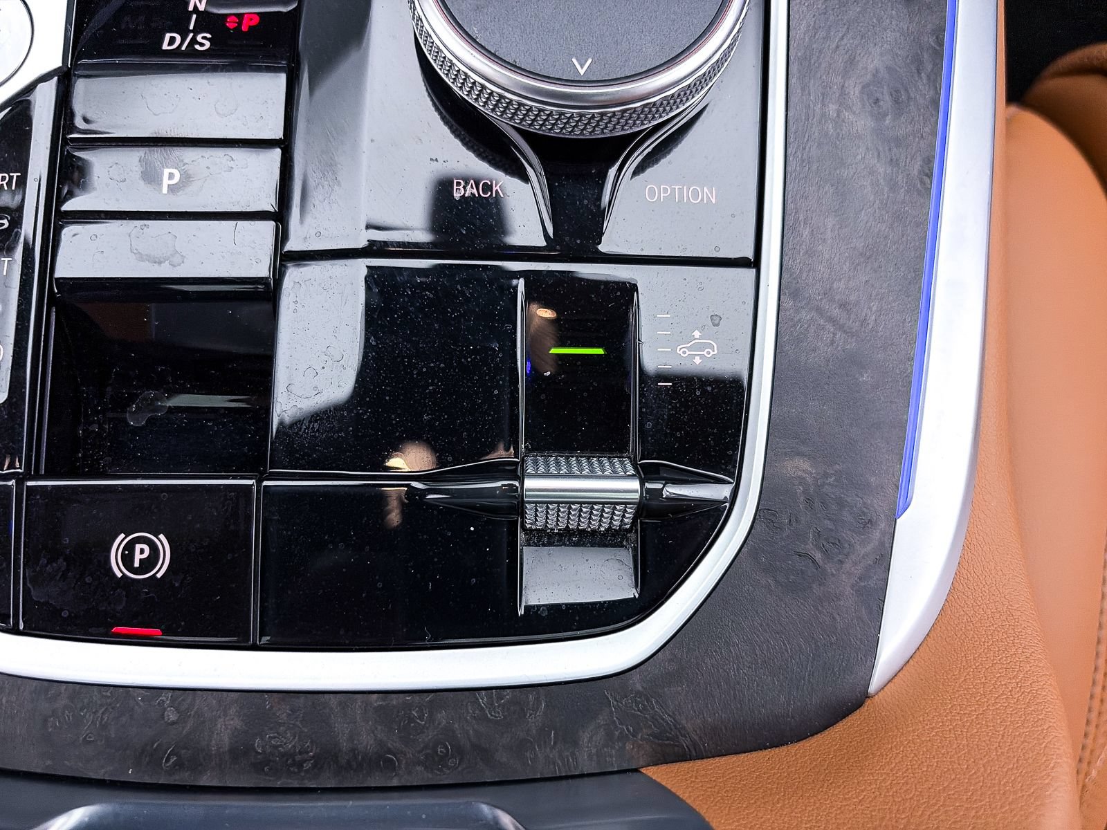 Used 2023 BMW X7 xDrive40i w/ M Sport Package AWD/4WD image 29