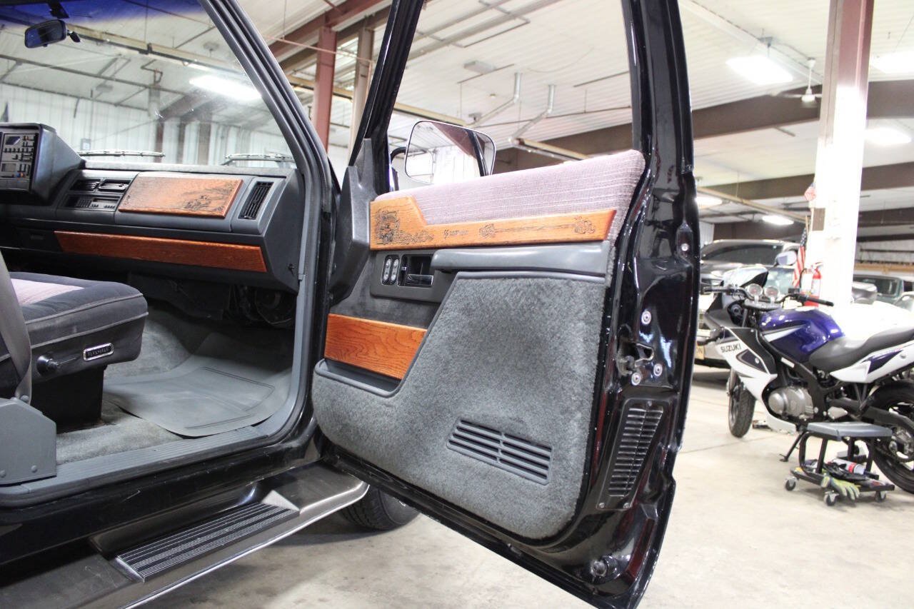 Used 1990 Chevrolet Silverado 1500 2WD Regular Cab image 20